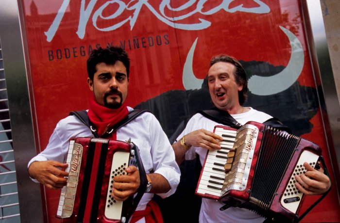 Accordionists with alleged marital problems